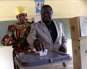 Mugabe, Tsvangirai vote ‘Yes’